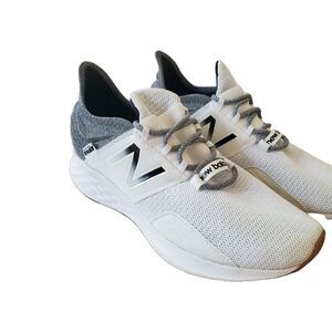 New Balance Fresh Foam Roav Tee Shirt Women 8.5 D White Grey Sneaker Athleisure